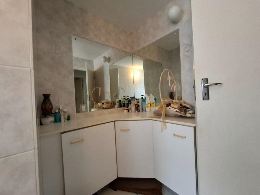 4 Bedroom Property for Sale in Wavecrest Eastern Cape